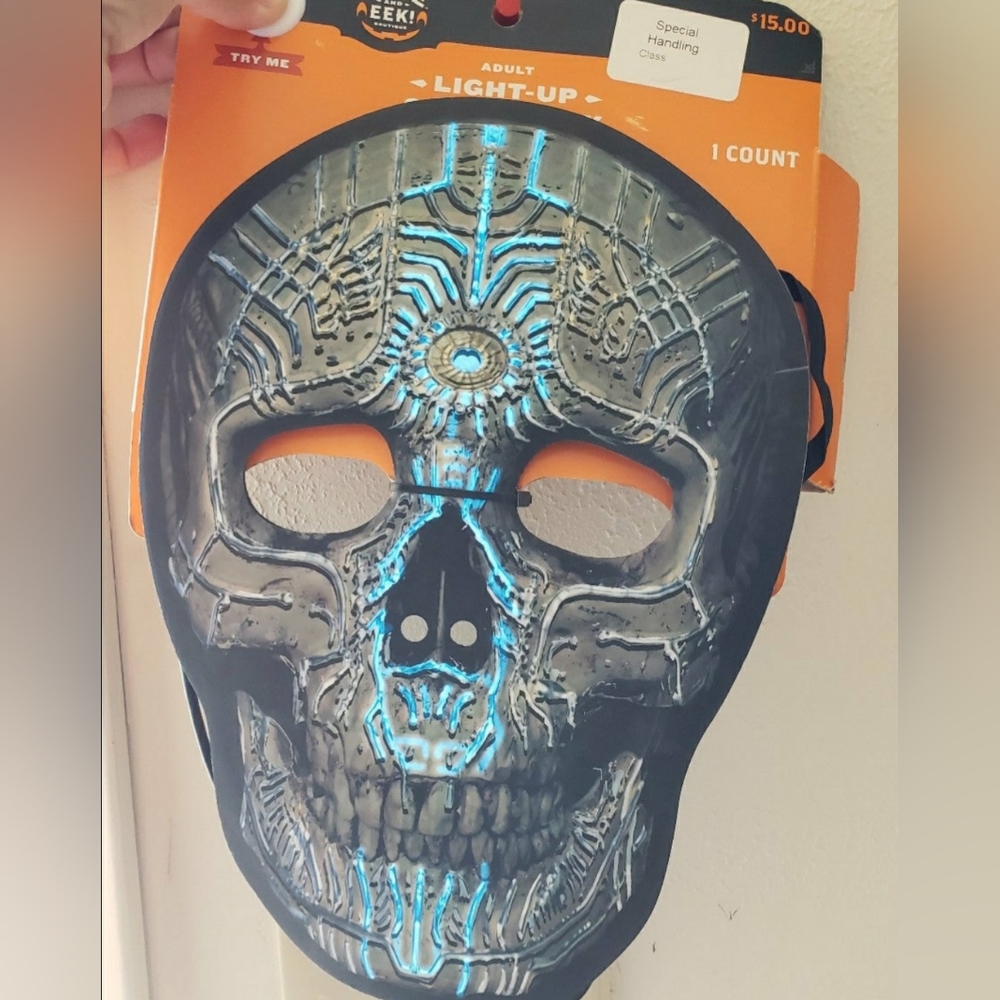 Hyde and Eek Adult Light Up Skull Mask NEW - Picture 1 of 4